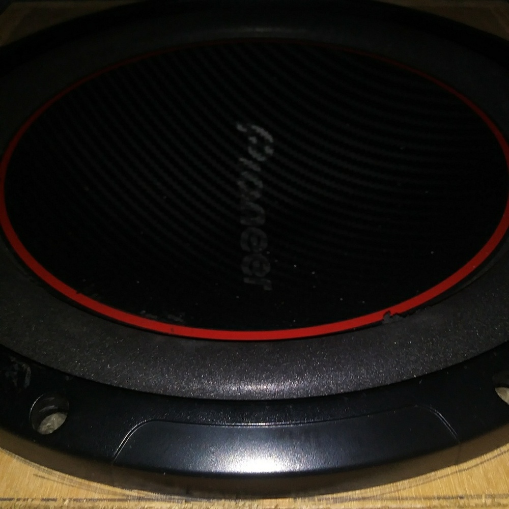 Box pinoneer speaker with amp
